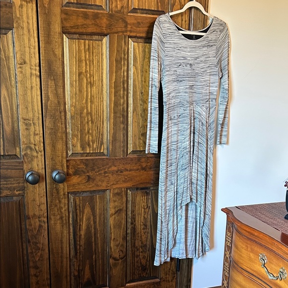 Kensie Dresses & Skirts - Kensie Black and White Long Sleeve Dress